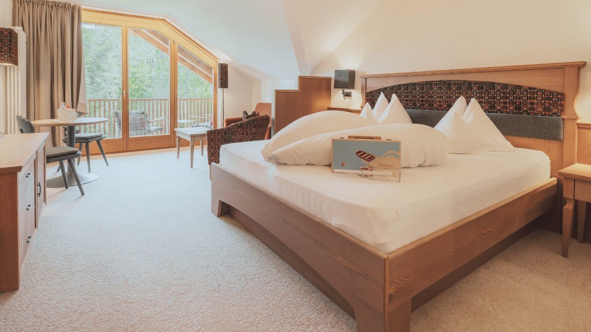 Nature hotel by the lake