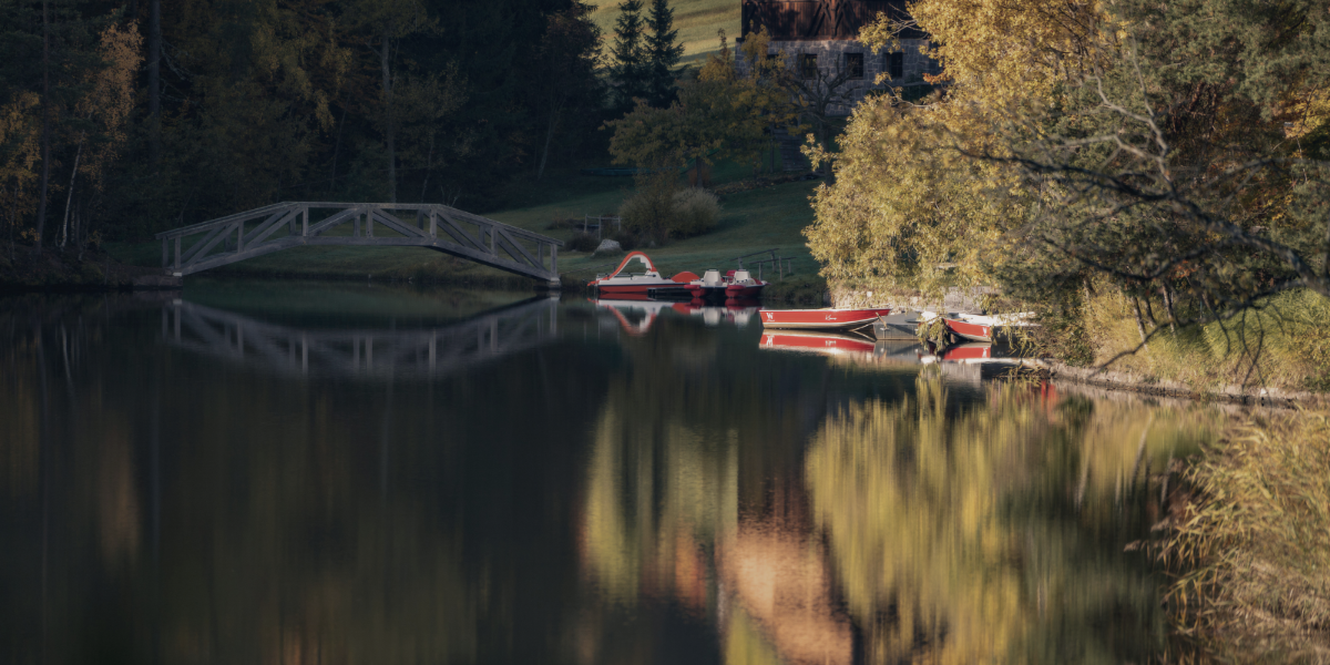 Hotel directly by the lake