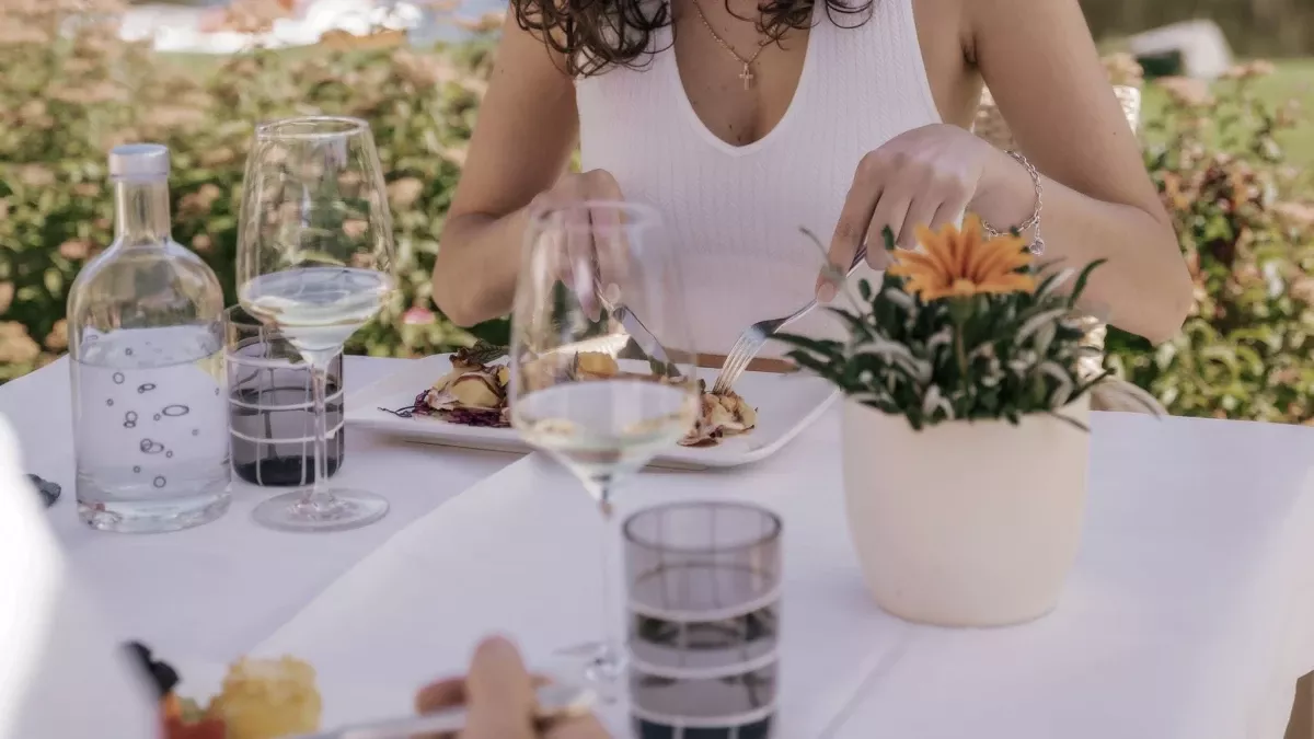 regional-geniessen-terrasse-weihrerhof-wolfsgrubener-see-suedtirol